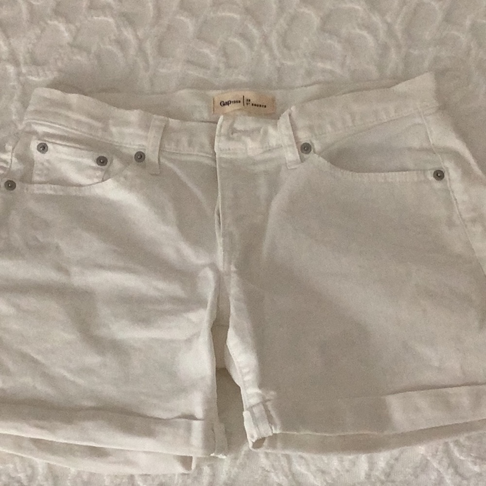 Gap white denim 1969 jean shorts 5” inseam size 26